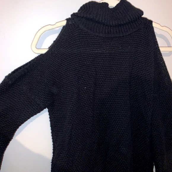 Hollister Cold Shoulder Cutout Sweater - Picture 4 of 4